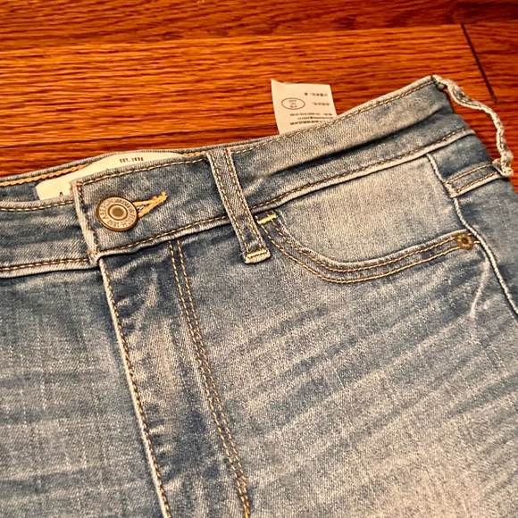Abercrombie & Fitch Light Wash Skinny Jeans 4 - Picture 5 of 8